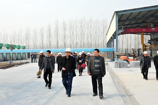 濮陽(yáng)市住建局、墻改辦等領(lǐng)導(dǎo)一行蒞臨我司視察4
